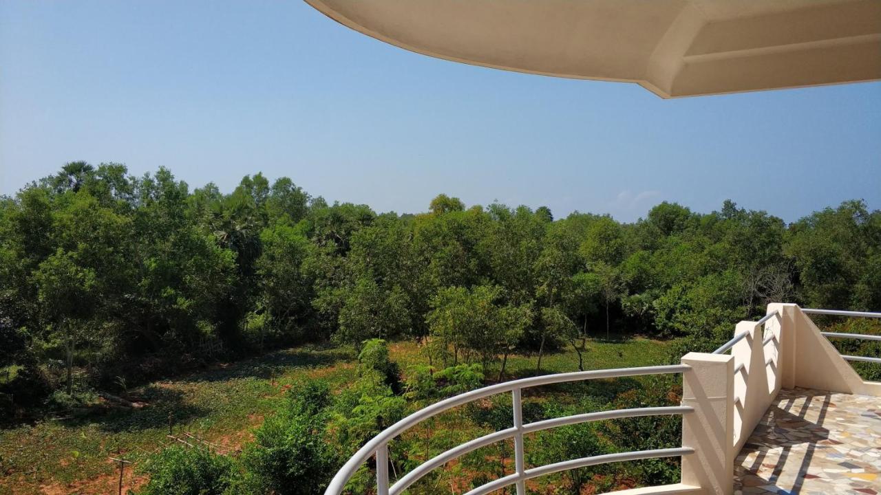 Lotus Garden Guest House 오로빌 외부 사진